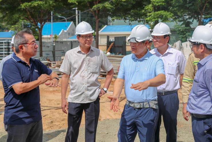 PHÓ TỔNG GIÁM ĐỐC EVN NGUYỄN TÀI ANH KIỂM TRA CÔNG TRÌNH CẤP ĐIỆN CHO CÔN ĐẢO